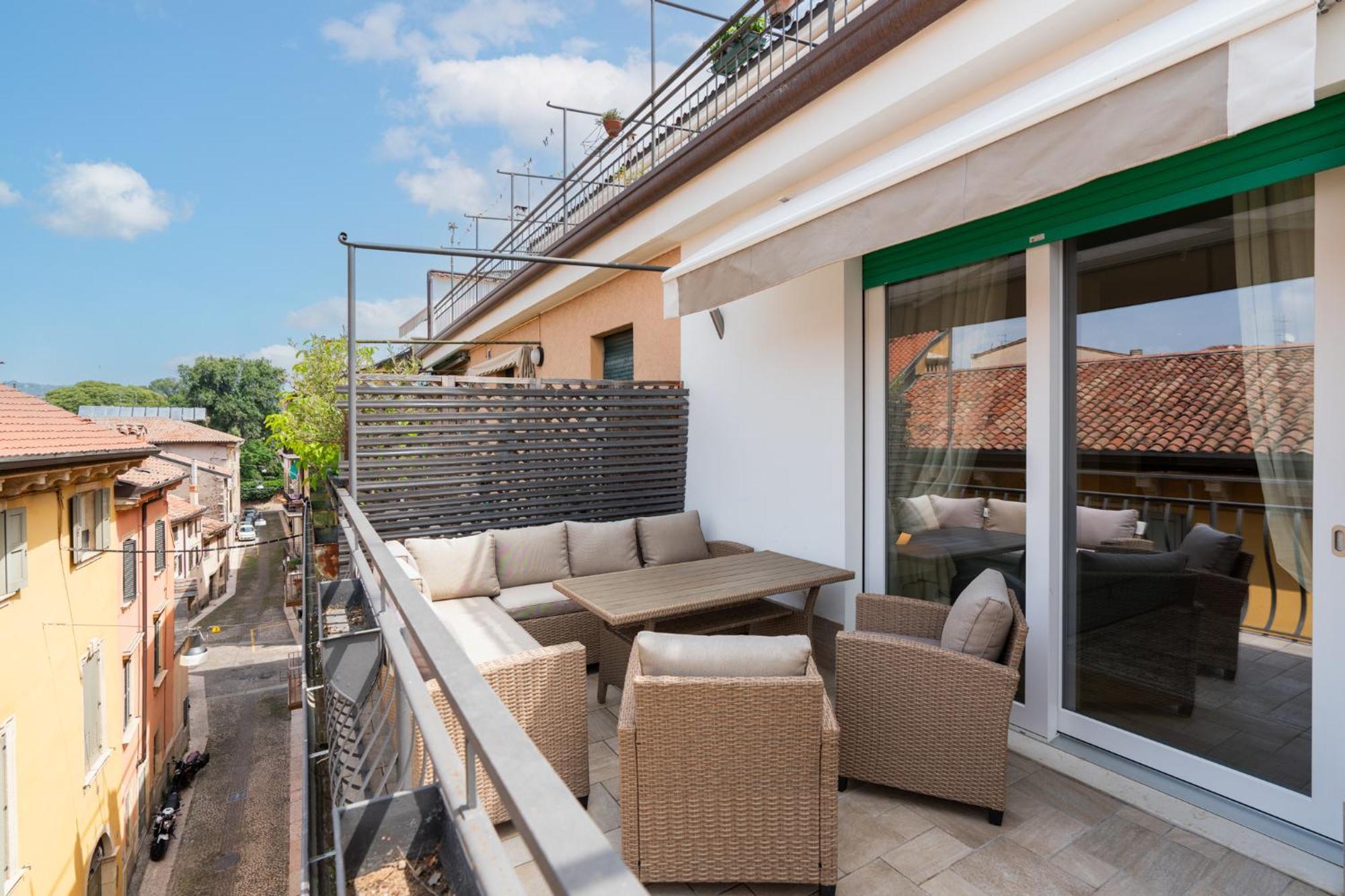 Ampia Residenza Filippini A Pochi Passi Dall'Arena - Domus Verona — Foto 1